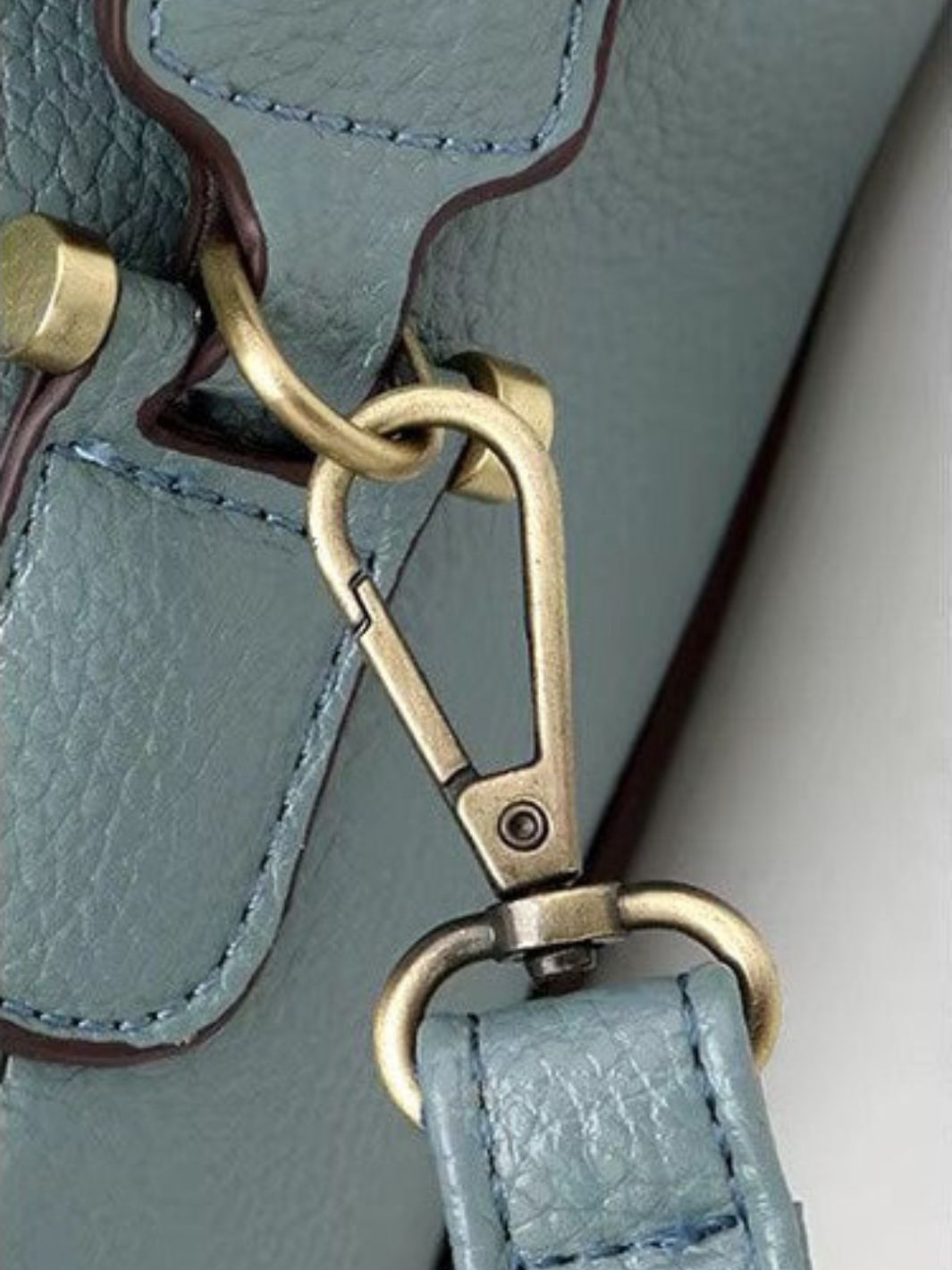 Elegant Leather Bowling Handbag with Adjustable Strap – Chic and Practical Women’s Accessory for All Occasions 7