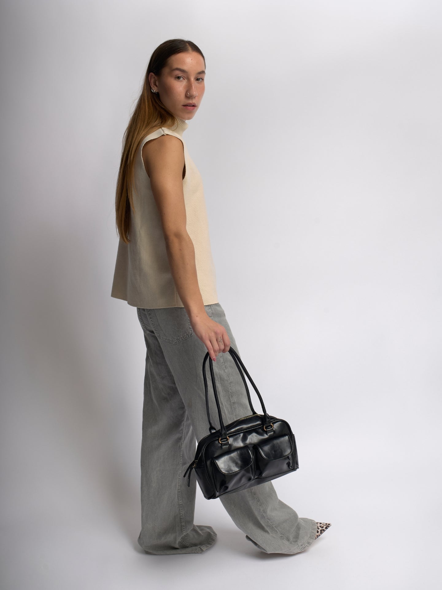 Sleek | Leather Tote Bag with Outer Pockets and Zip Closure-4