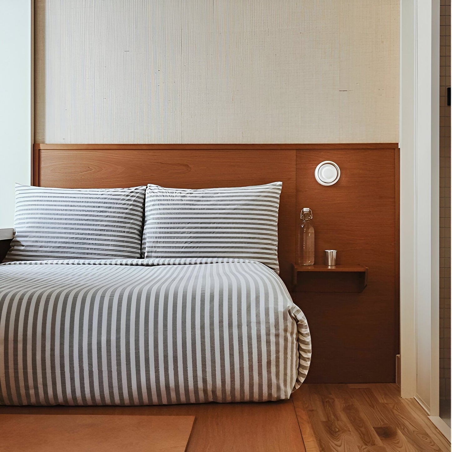 Sleek Aluminum Glow | CosmoShine LED Wall Light