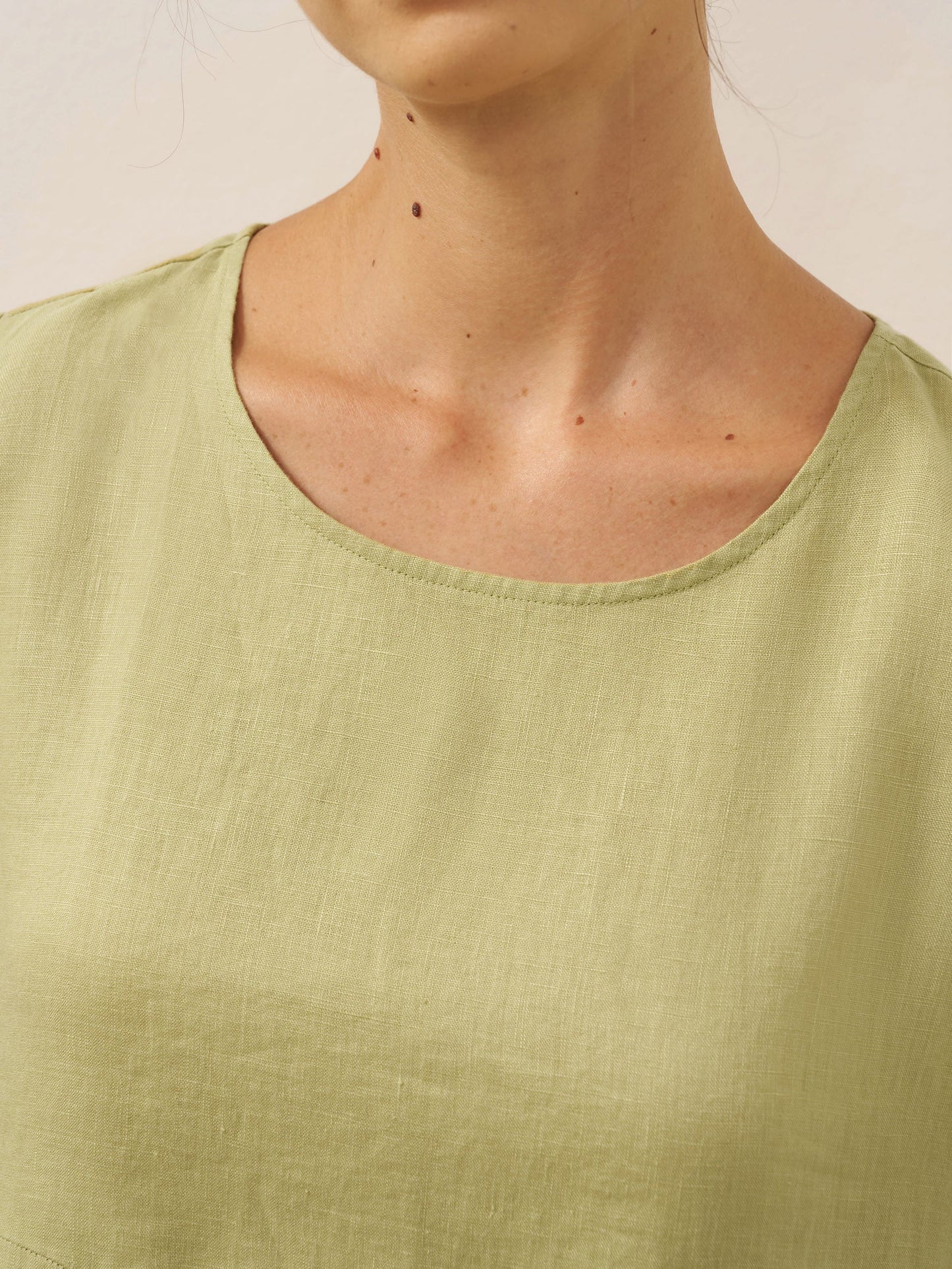 Kinsley | Women’s Sage Linen Pleated Crew Neck Midi Dress