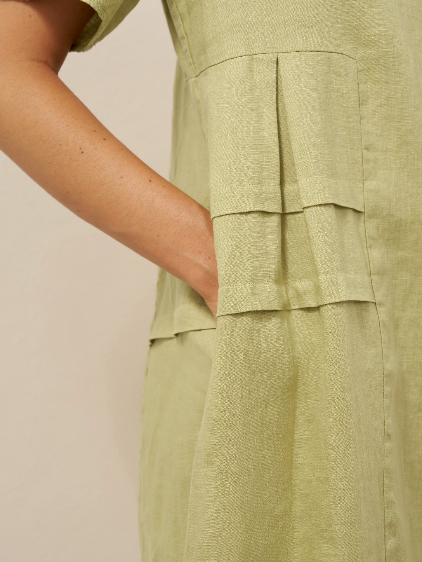 Kinsley | Women’s Sage Linen Pleated Crew Neck Midi Dress