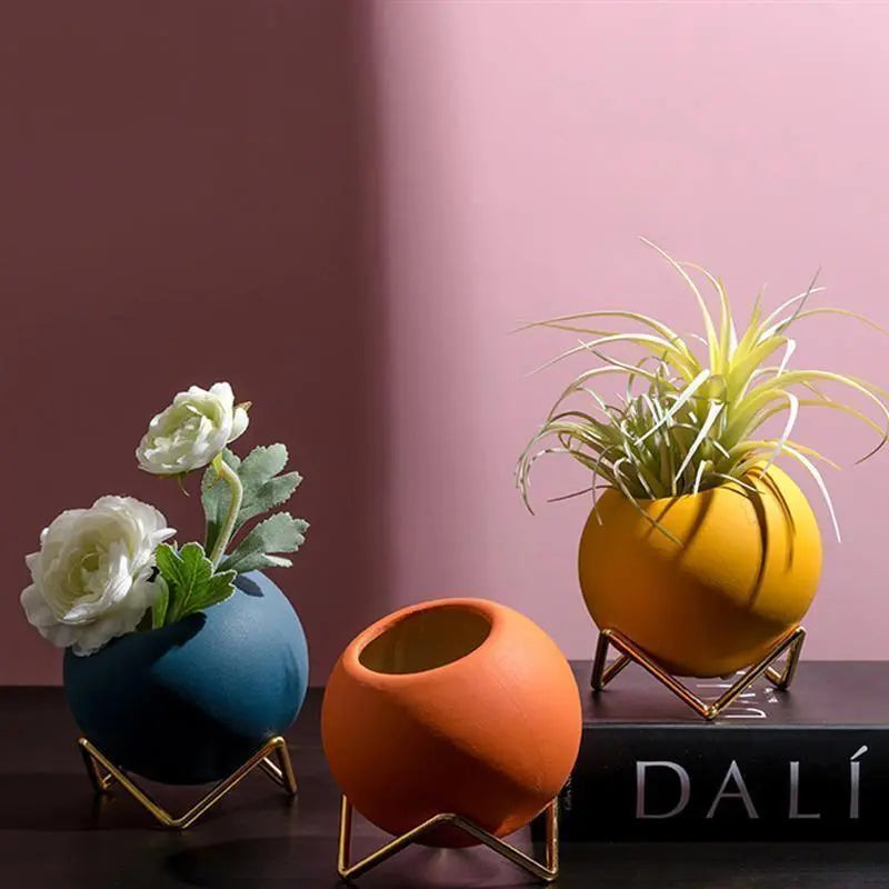 ModernMuse | Color Pop Planter with Sleek Metal Base