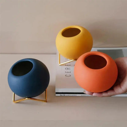 ModernMuse | Color Pop Planter with Sleek Metal Base