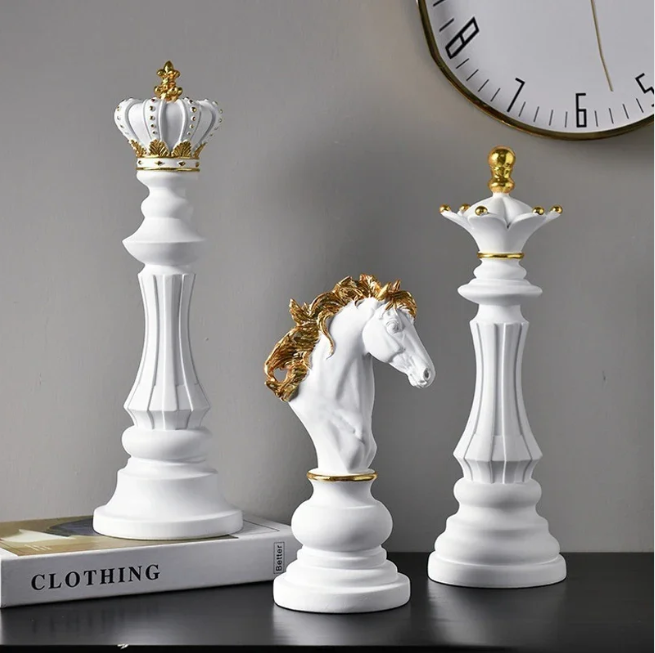 Regal Gambit | Noir & Gold Artisan Chess Set