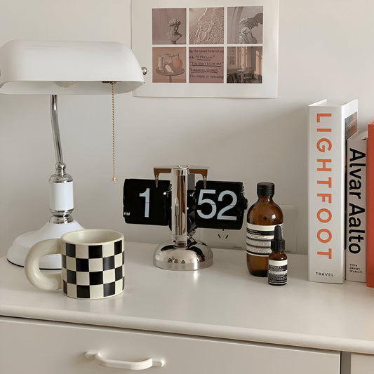 Minimalist Retro Look | NovaFlip Automatic Desk Clock