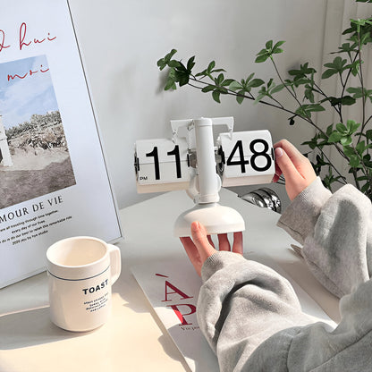 Minimalist Retro Look | NovaFlip Automatic Desk Clock