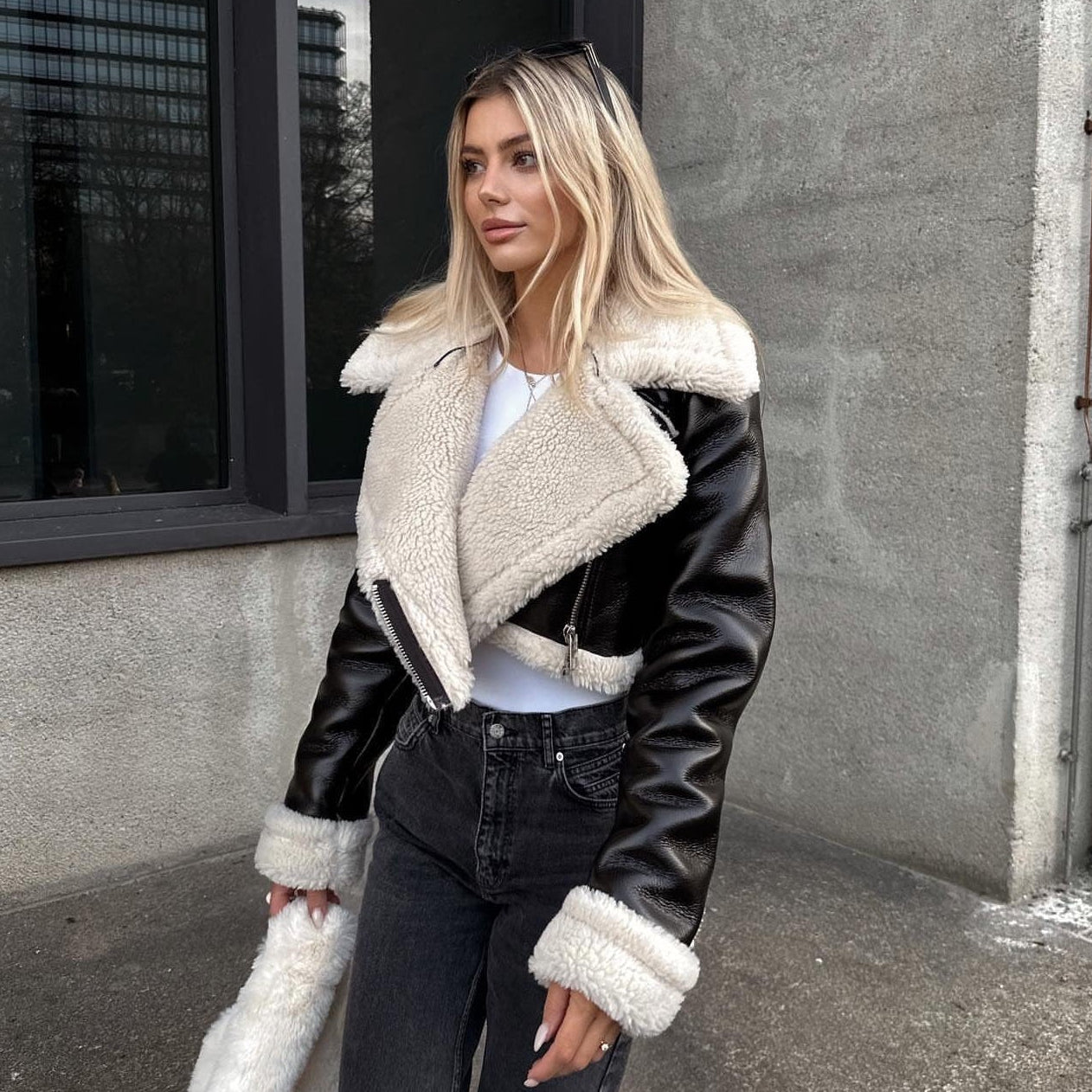 Ital | Women’s Short Fit & Fur Lined Leather Jacket