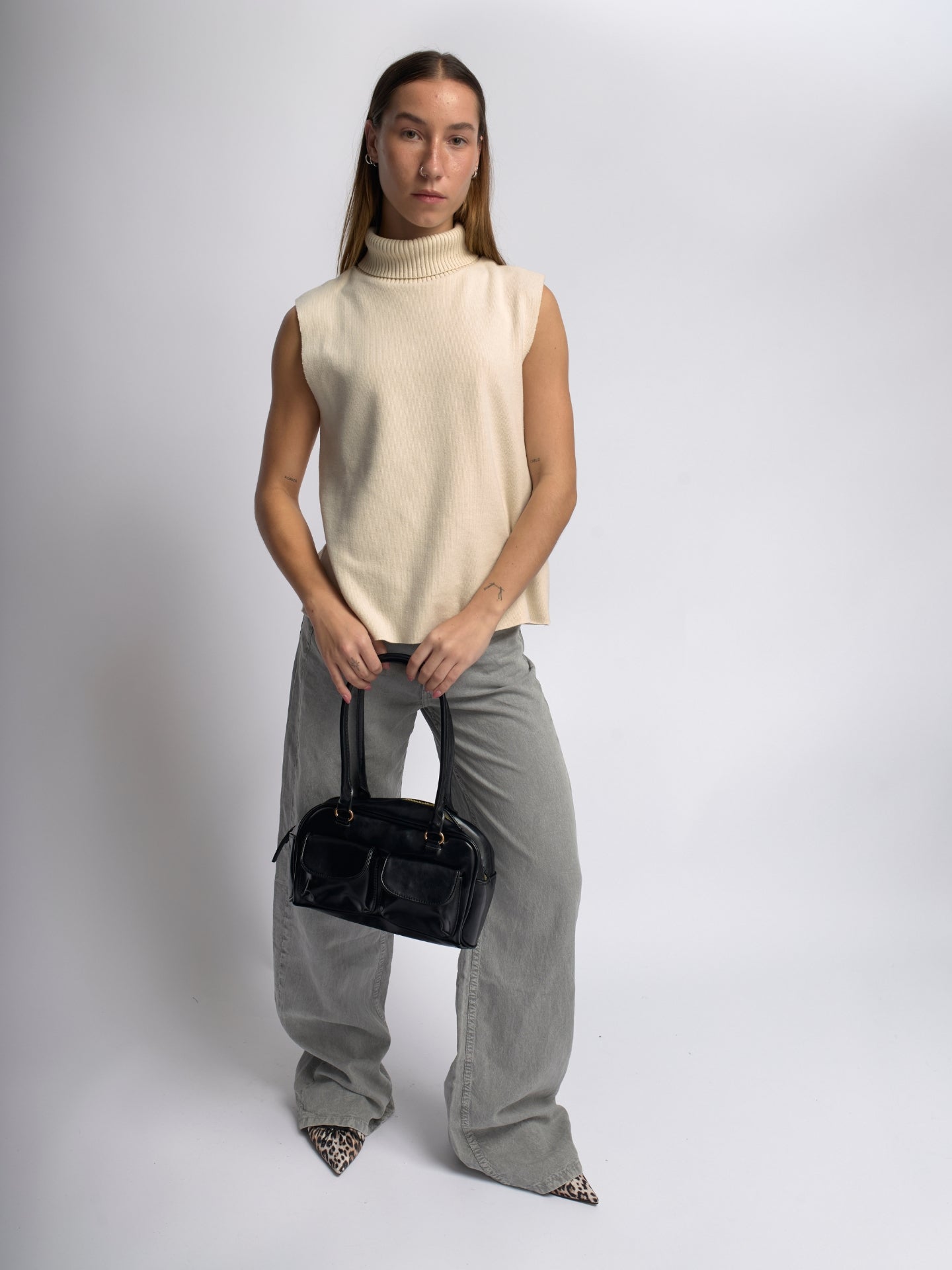 Sleek | Leather Tote Bag with Outer Pockets and Zip Closure-3