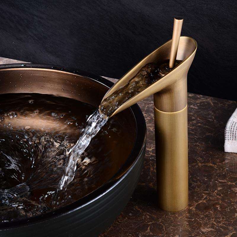 CascadeVintage Faucet | Timeless Charm in Antique Brass with a Gentle Waterfall Flow