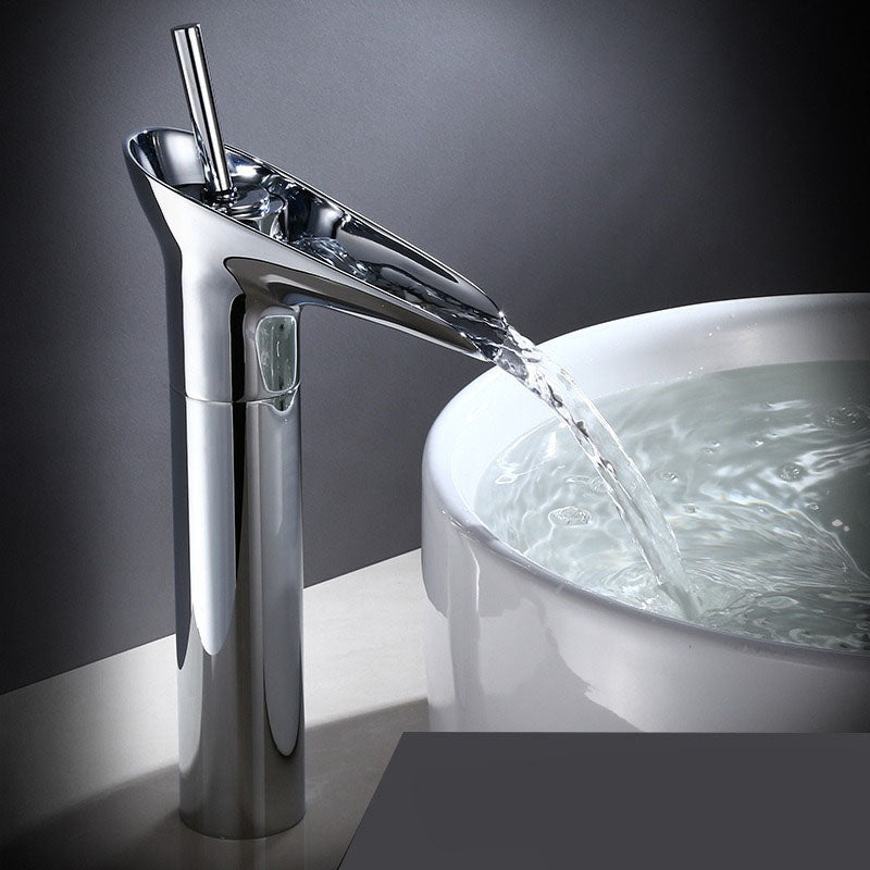 CascadeVintage Faucet | Timeless Charm in Antique Brass with a Gentle Waterfall Flow