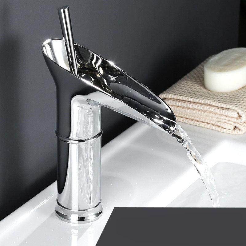 CascadeVintage Faucet | Timeless Charm in Antique Brass with a Gentle Waterfall Flow