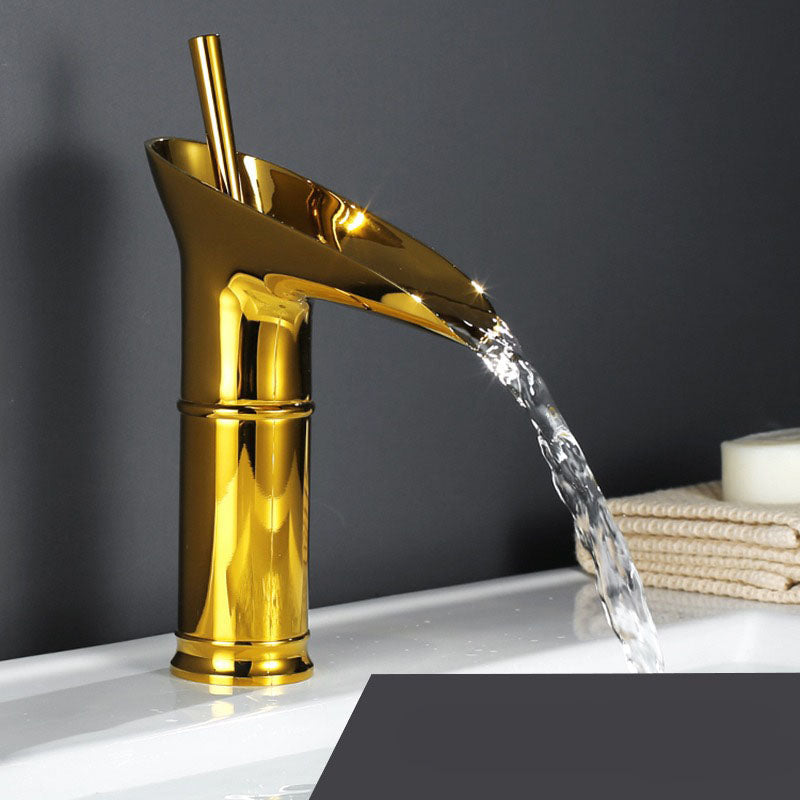 CascadeVintage Faucet | Timeless Charm in Antique Brass with a Gentle Waterfall Flow