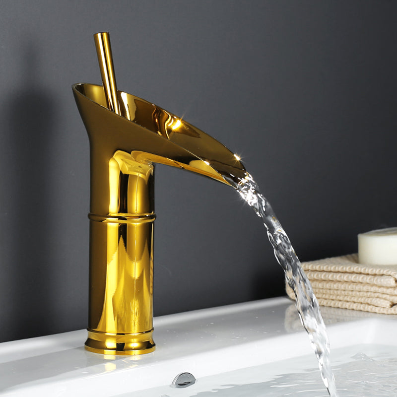 CascadeVintage Faucet | Timeless Charm in Antique Brass with a Gentle Waterfall Flow
