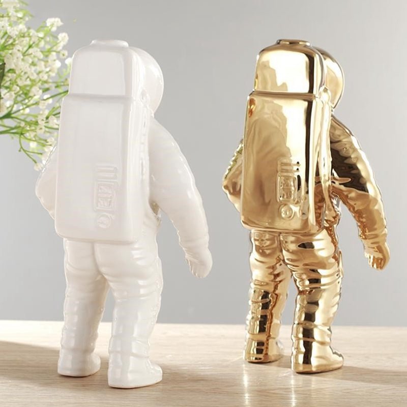 CosmoBloom Astronaut Vase | Futuristic Resin Planter in Luxe Gold or Silver Finish