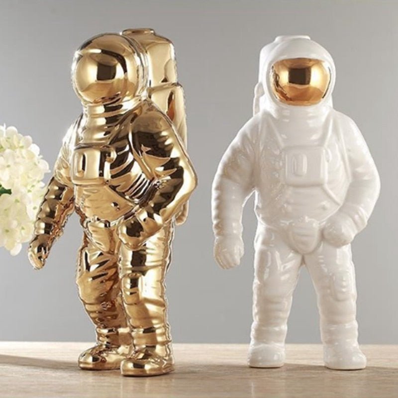 CosmoBloom Astronaut Vase | Futuristic Resin Planter in Luxe Gold or Silver Finish
